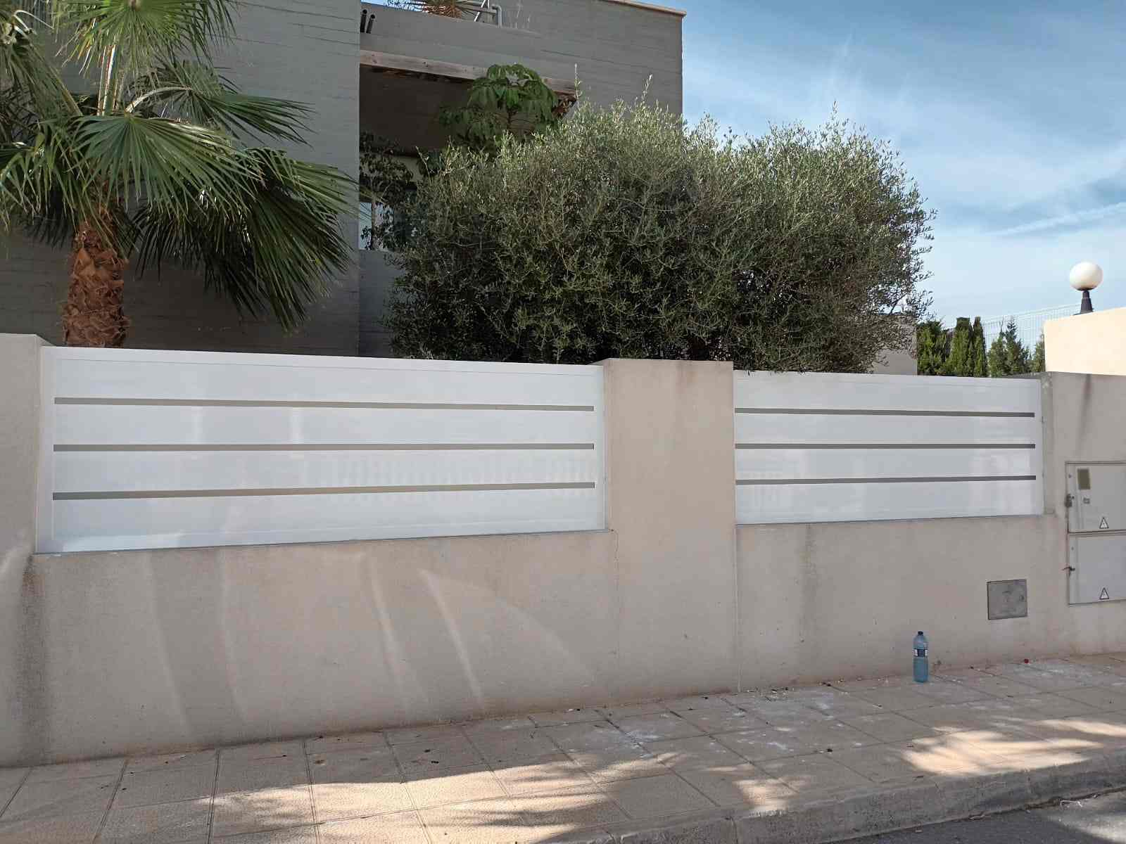 valla aluminio blanca